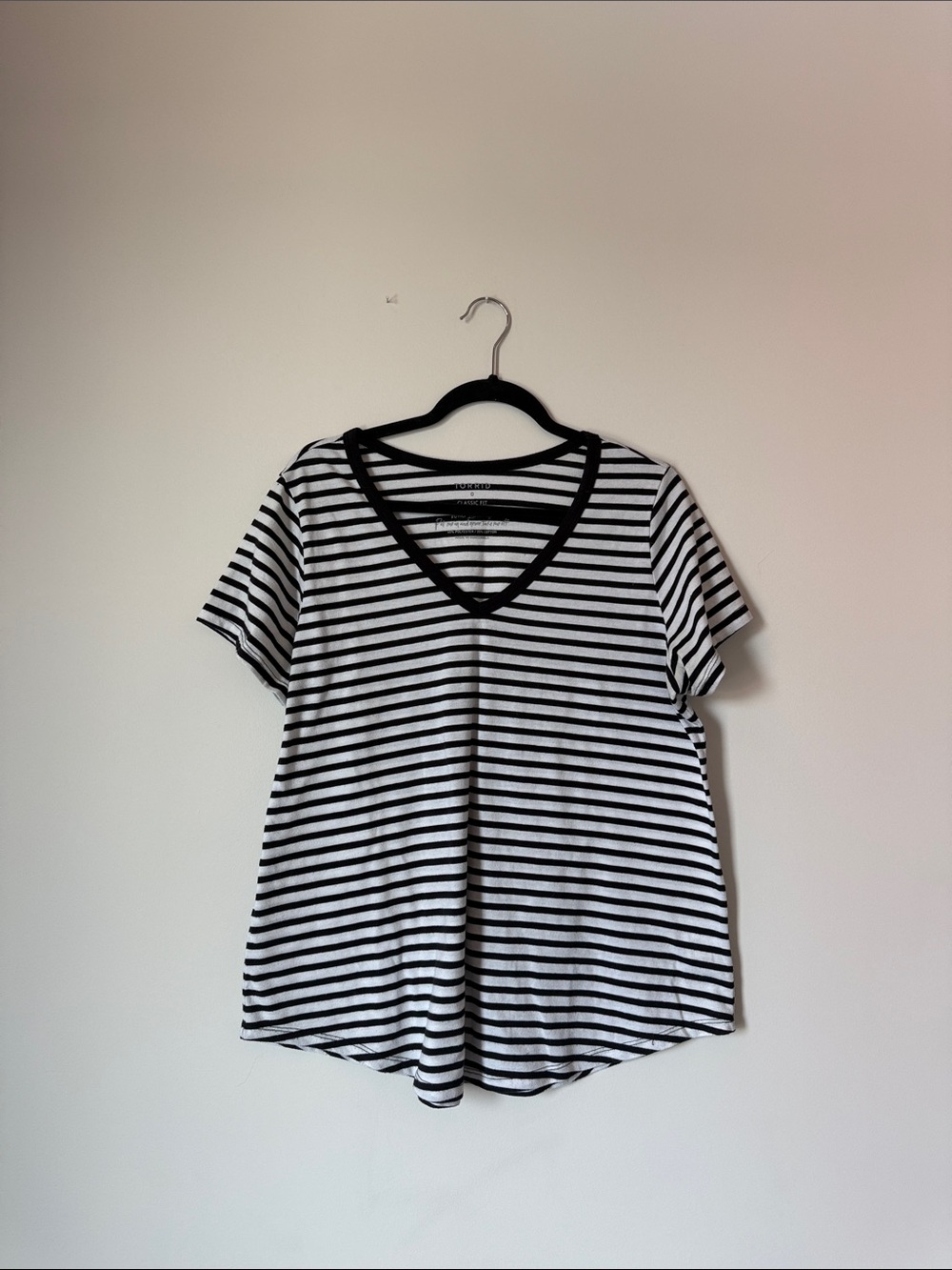 Torrid Black & White Striped V-Neck Short Sleeve Tee